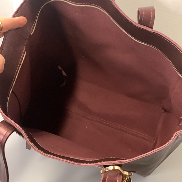 Elegant Burgundy Tote Bag with Gold Accent - Picture 4 of 12